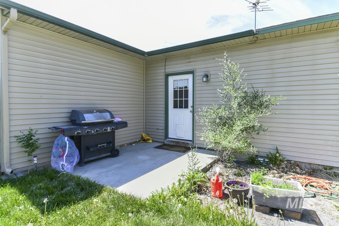 912 S Diamond St., Nampa, Idaho 83686, 2 Bedrooms, 2 Bathrooms, Residential Income For Sale, Price $299,900,MLS 98985625