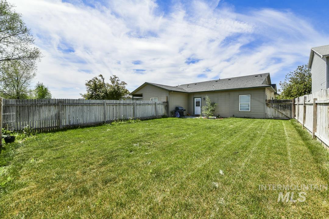 912 S Diamond St., Nampa, Idaho 83686, 2 Bedrooms, 2 Bathrooms, Residential Income For Sale, Price $299,900,MLS 98985625