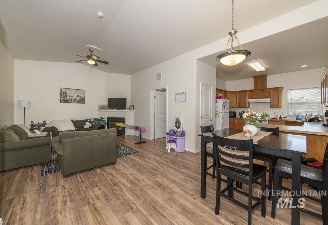 912 S Diamond St., Nampa, Idaho 83686, 2 Bedrooms, 2 Bathrooms, Residential Income For Sale, Price $299,900,MLS 98985625