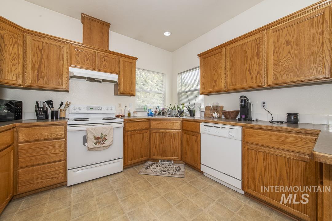 912 S Diamond St., Nampa, Idaho 83686, 2 Bedrooms, 2 Bathrooms, Residential Income For Sale, Price $299,900,MLS 98985625