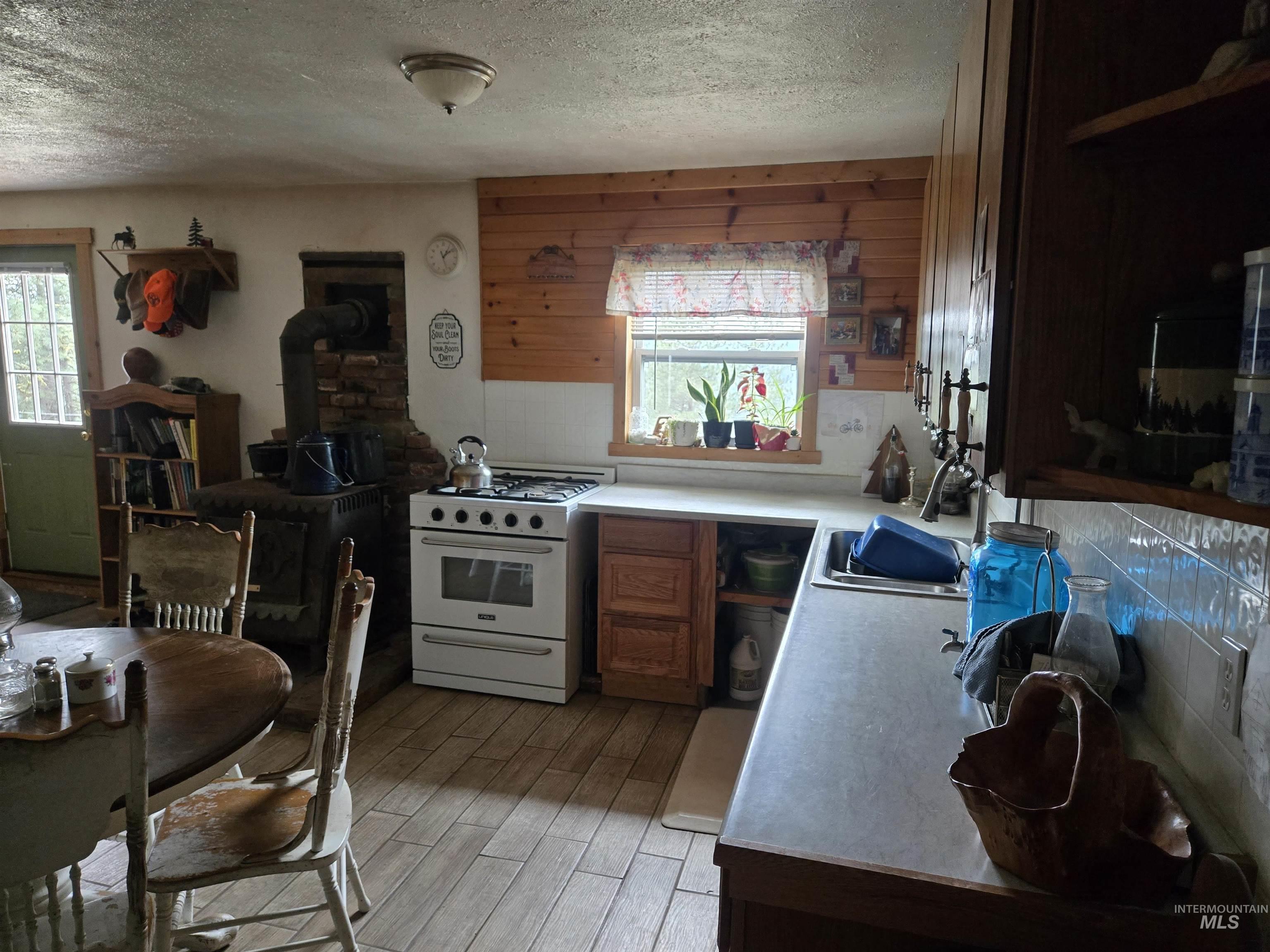 1510 Summitview Driave, Ahsahka, Idaho 83520, 2 Bedrooms, 1 Bathroom, Residential For Sale, Price $225,000,MLS 98985626