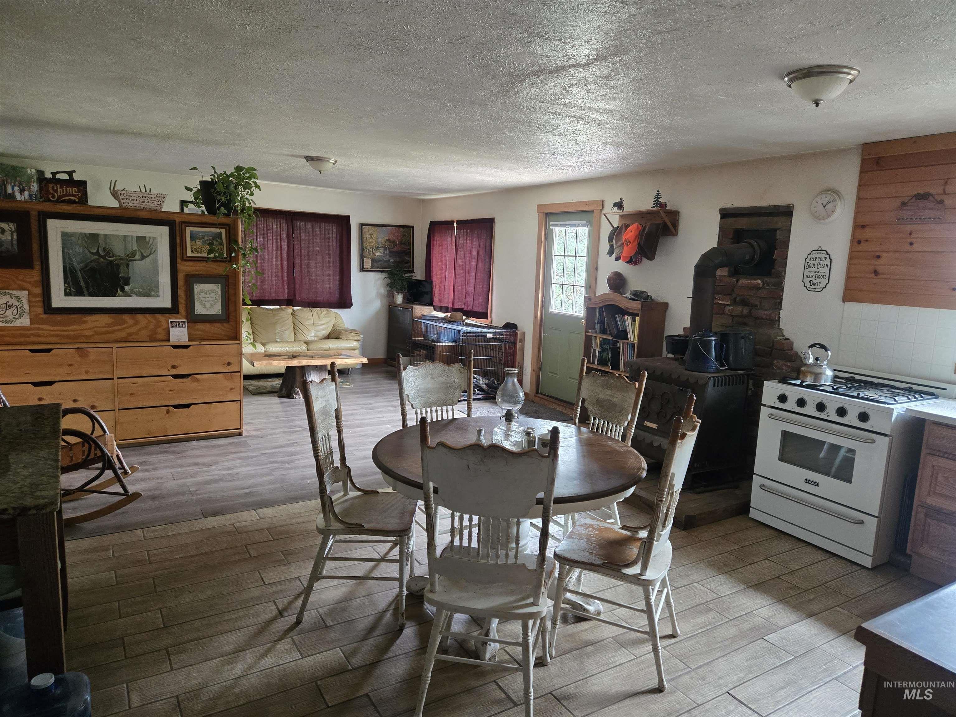 1510 Summitview Driave, Ahsahka, Idaho 83520, 2 Bedrooms, 1 Bathroom, Residential For Sale, Price $225,000,MLS 98985626