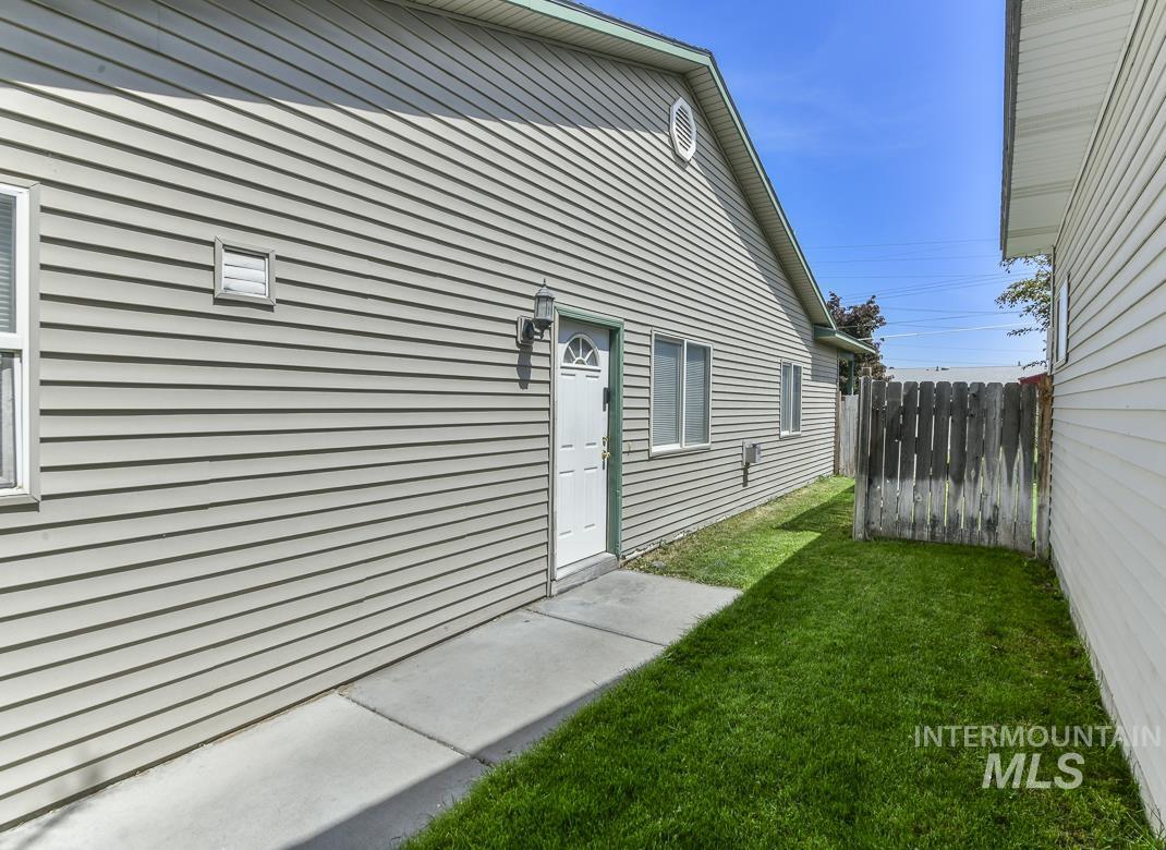 914 S Diamond St., Nampa, Idaho 83686, 3 Bedrooms, 2 Bathrooms, Residential For Sale, Price $299,900,MLS 98985627