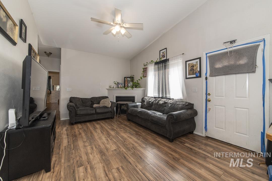 914 S Diamond St., Nampa, Idaho 83686, 3 Bedrooms, 2 Bathrooms, Residential For Sale, Price $299,900,MLS 98985627