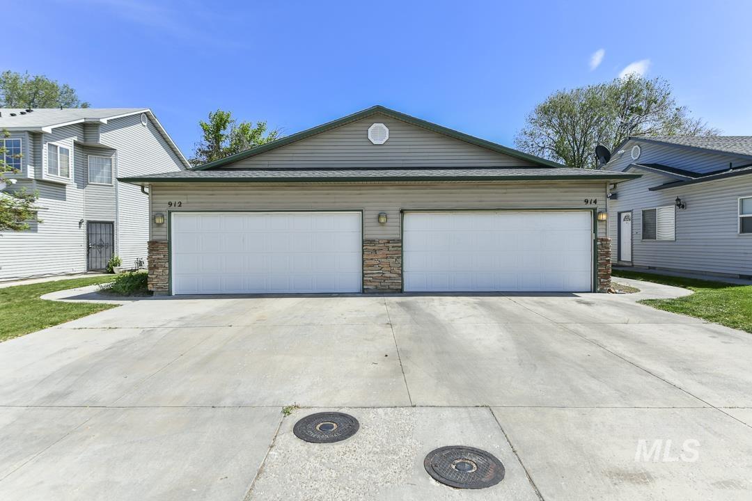 914 S Diamond St., Nampa, Idaho 83686, 3 Bedrooms, 2 Bathrooms, Residential Income For Sale, Price $299,900,MLS 98985628