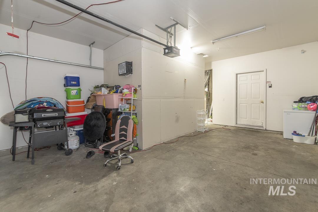 914 S Diamond St., Nampa, Idaho 83686, 3 Bedrooms, 2 Bathrooms, Residential Income For Sale, Price $299,900,MLS 98985628