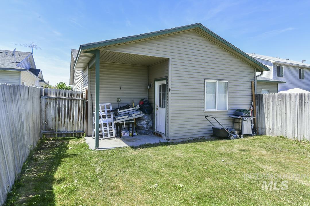 914 S Diamond St., Nampa, Idaho 83686, 3 Bedrooms, 2 Bathrooms, Residential Income For Sale, Price $299,900,MLS 98985628