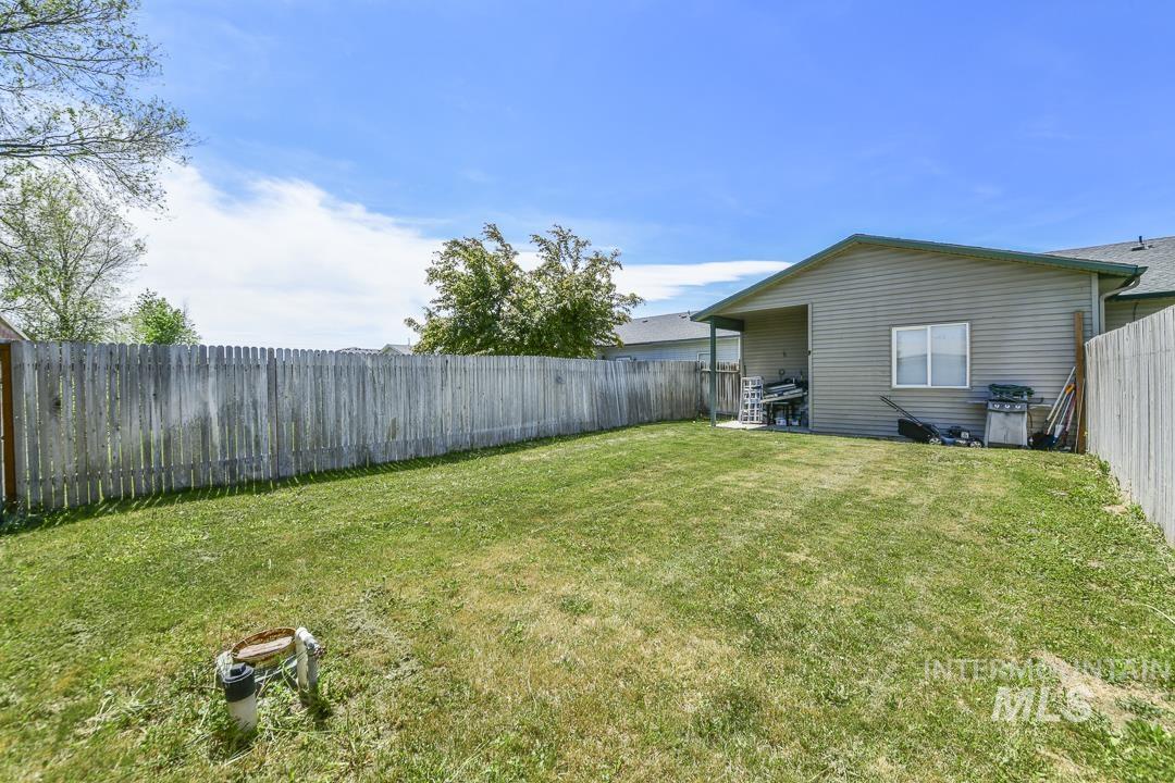 914 S Diamond St., Nampa, Idaho 83686, 3 Bedrooms, 2 Bathrooms, Residential Income For Sale, Price $299,900,MLS 98985628