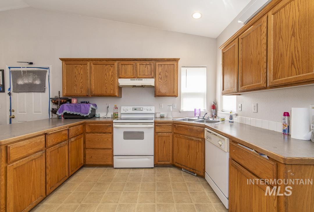 914 S Diamond St., Nampa, Idaho 83686, 3 Bedrooms, 2 Bathrooms, Residential Income For Sale, Price $299,900,MLS 98985628