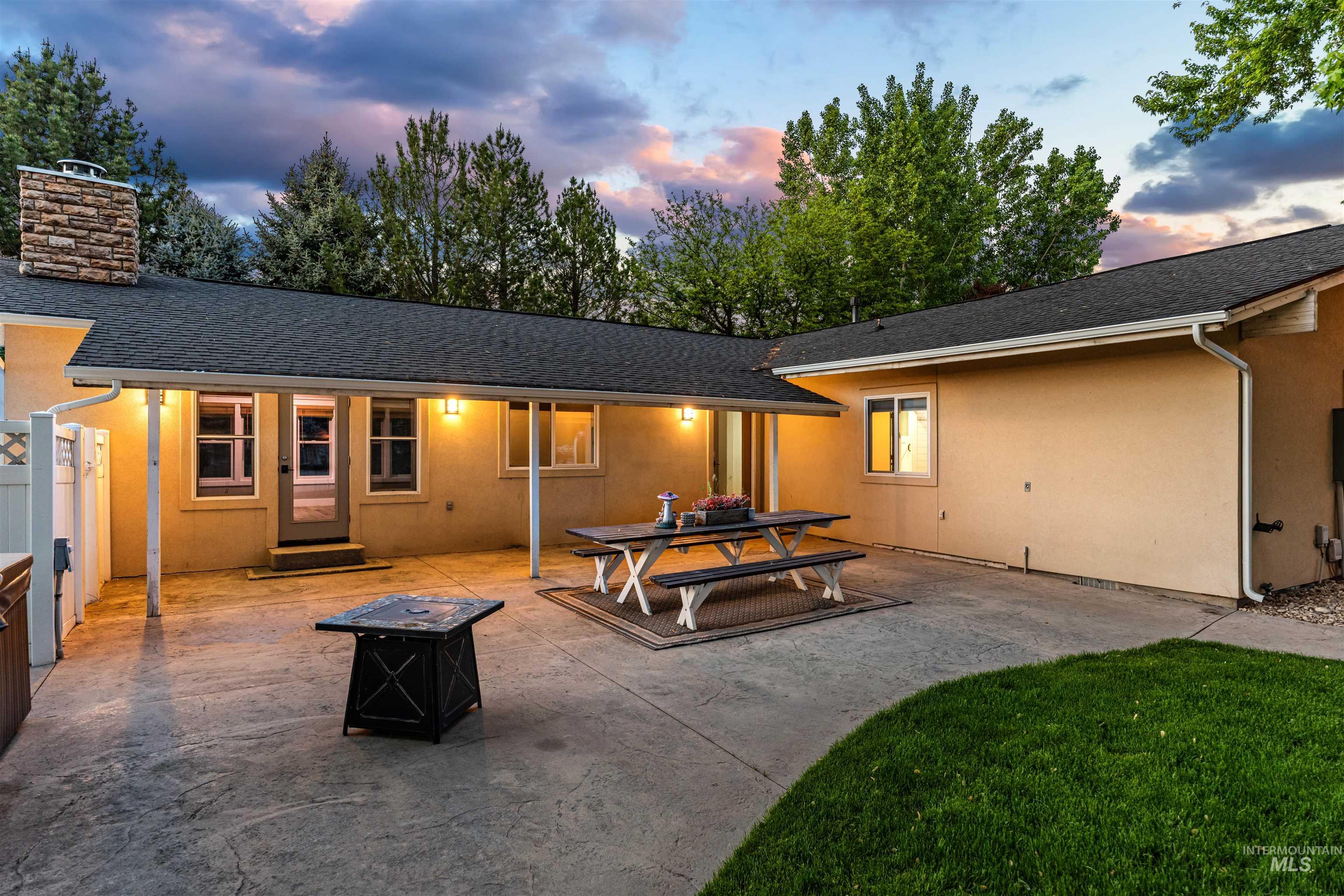 1200 N Beverly Dr, Eagle, Idaho 83616, 3 Bedrooms, 3.5 Bathrooms, Residential For Sale, Price $1,499,950,MLS 98985630