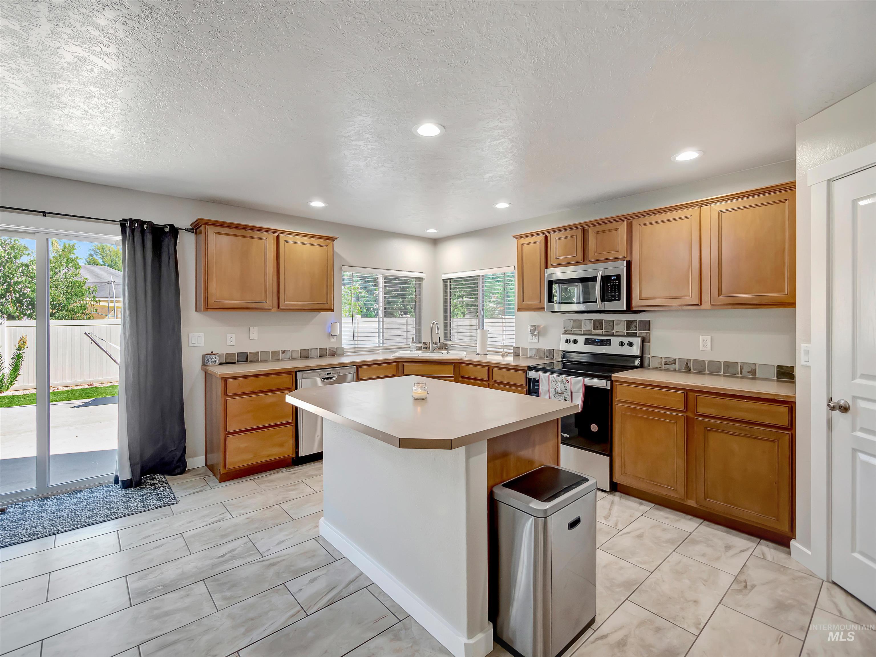 3676 S Ascaino Ave, Meridian, Idaho 83642, 4 Bedrooms, 2.5 Bathrooms, Residential For Sale, Price $540,000,MLS 98985631
