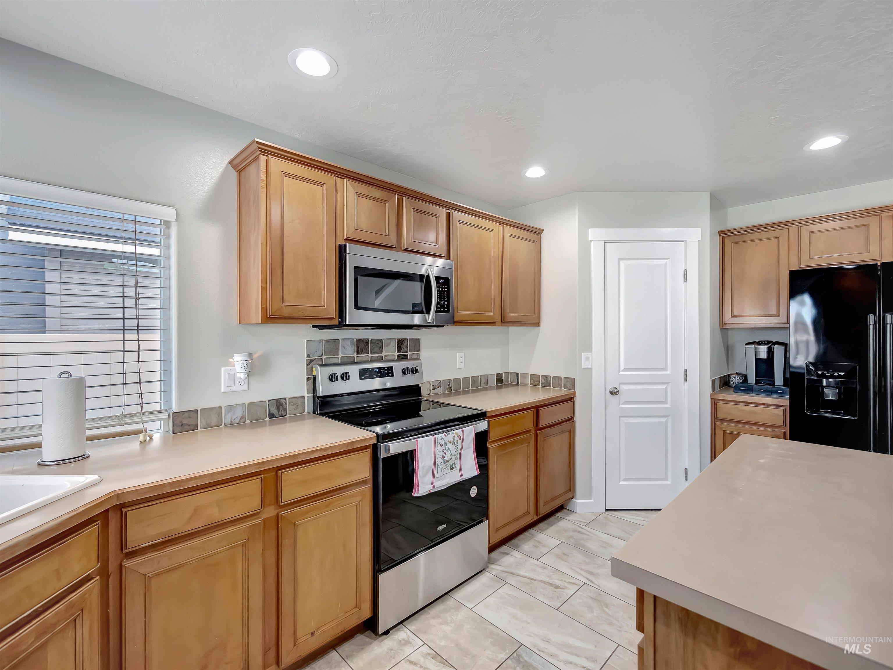 3676 S Ascaino Ave, Meridian, Idaho 83642, 4 Bedrooms, 2.5 Bathrooms, Residential For Sale, Price $540,000,MLS 98985631