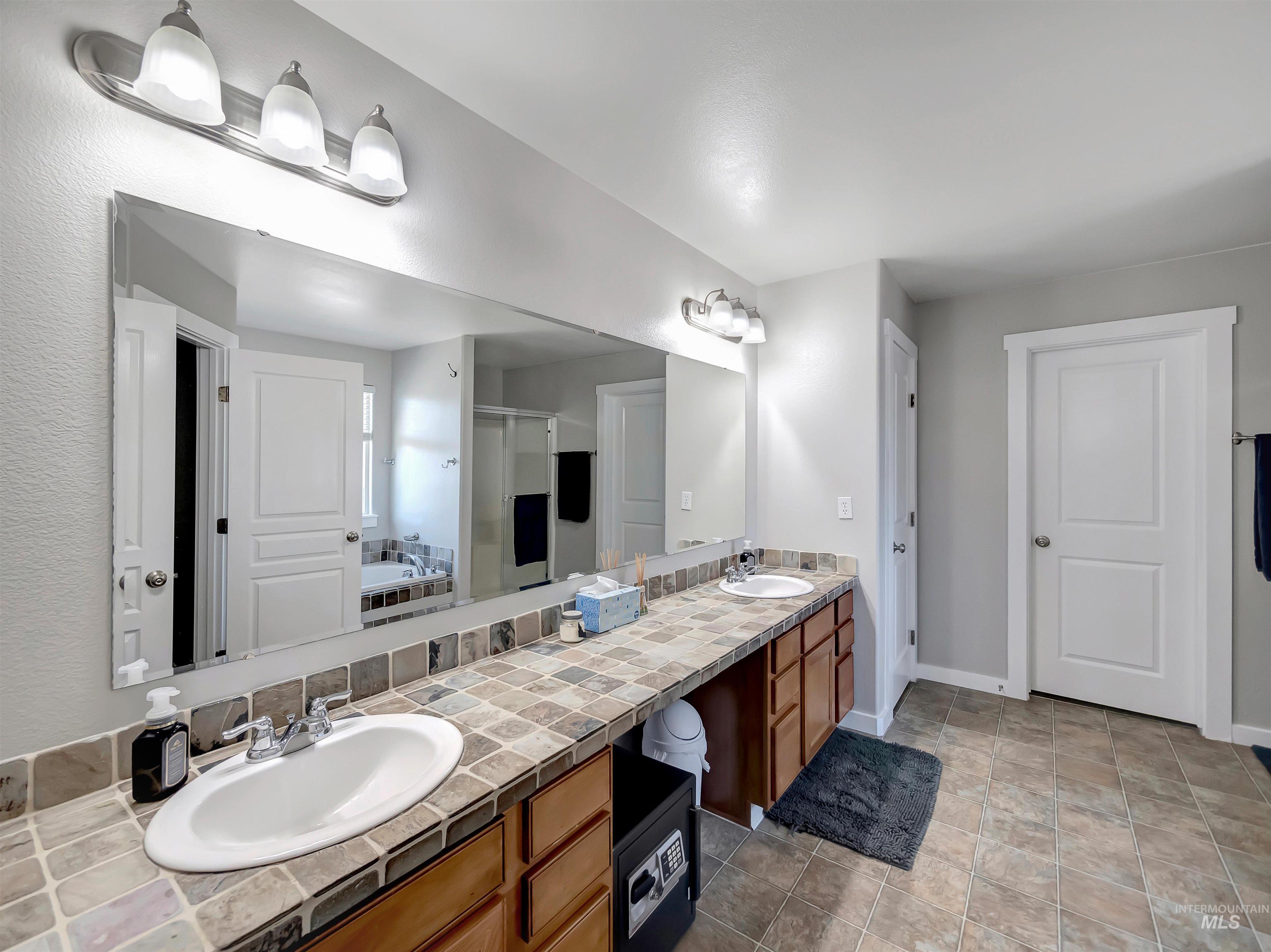 3676 S Ascaino Ave, Meridian, Idaho 83642, 4 Bedrooms, 2.5 Bathrooms, Residential For Sale, Price $540,000,MLS 98985631