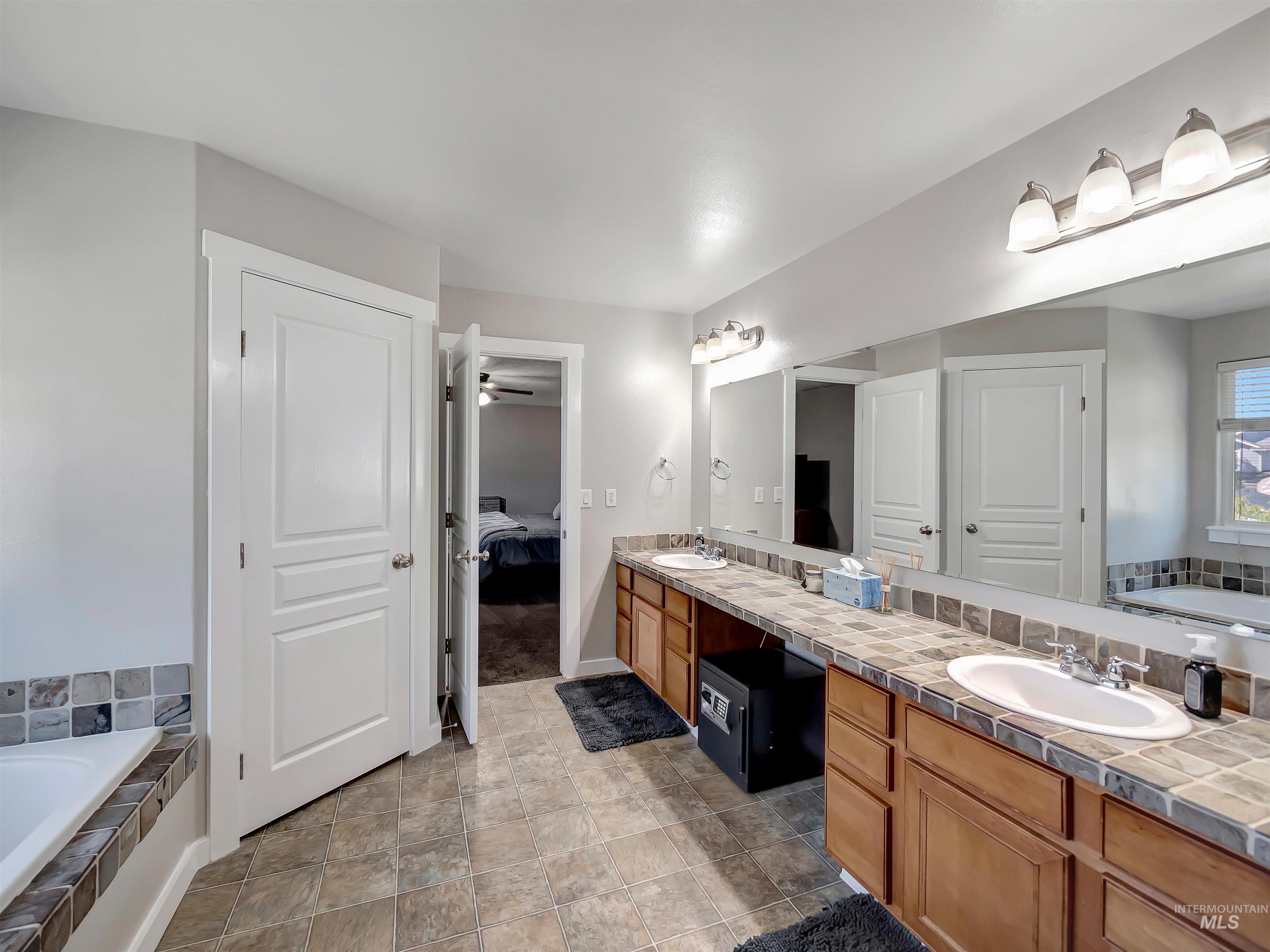 3676 S Ascaino Ave, Meridian, Idaho 83642, 4 Bedrooms, 2.5 Bathrooms, Residential For Sale, Price $540,000,MLS 98985631