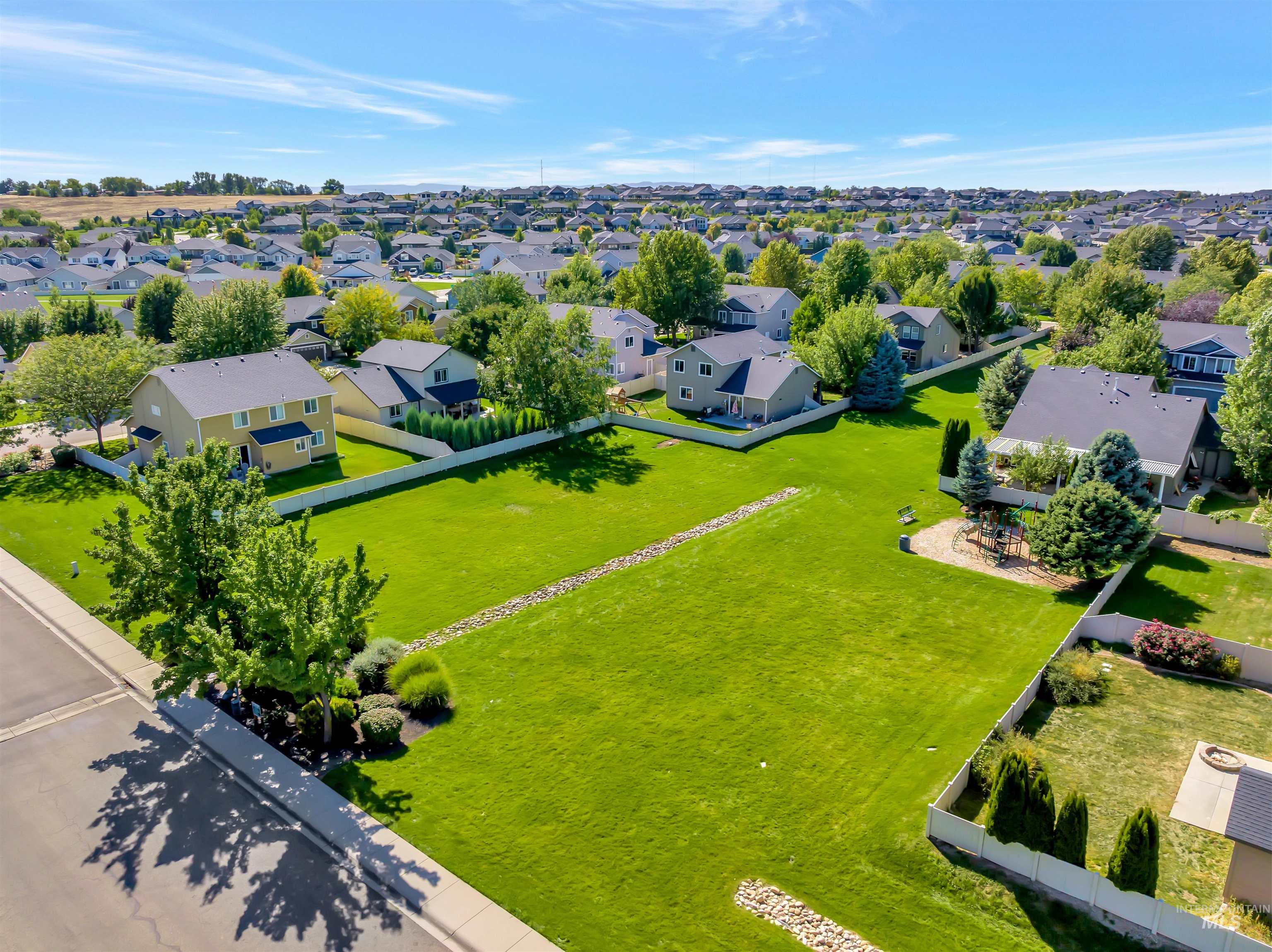 3676 S Ascaino Ave, Meridian, Idaho 83642, 4 Bedrooms, 2.5 Bathrooms, Residential For Sale, Price $540,000,MLS 98985631