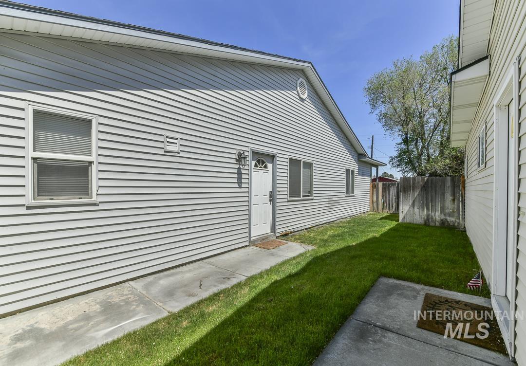 920 S Diamond St., Nampa, Idaho 83686, 3 Bedrooms, 2 Bathrooms, Residential For Sale, Price $299,900,MLS 98985635