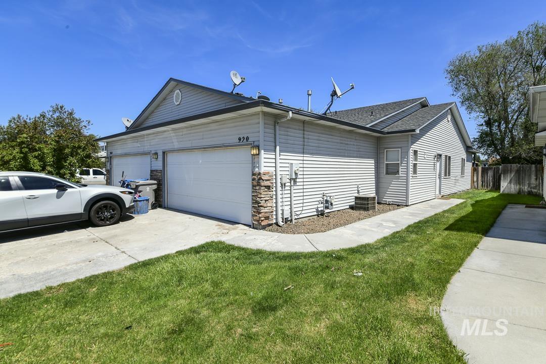 920 S Diamond St., Nampa, Idaho 83686, 3 Bedrooms, 2 Bathrooms, Residential Income For Sale, Price $299,900,MLS 98985636