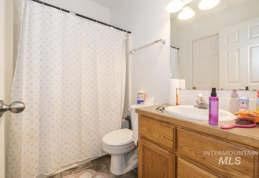 920 S Diamond St., Nampa, Idaho 83686, 3 Bedrooms, 2 Bathrooms, Residential Income For Sale, Price $299,900,MLS 98985636