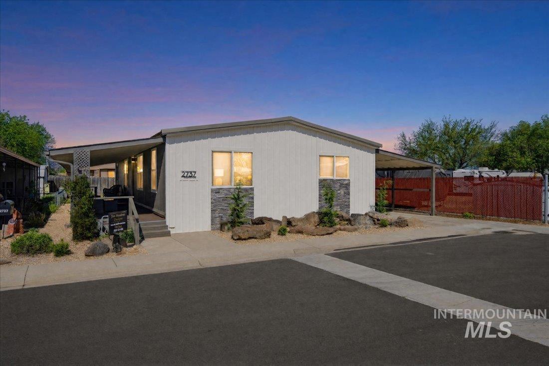2737 N Carissa Ln, Boise, Idaho 83704, 3 Bedrooms, 2 Bathrooms, Residential For Sale, Price $179,000,MLS 98985637