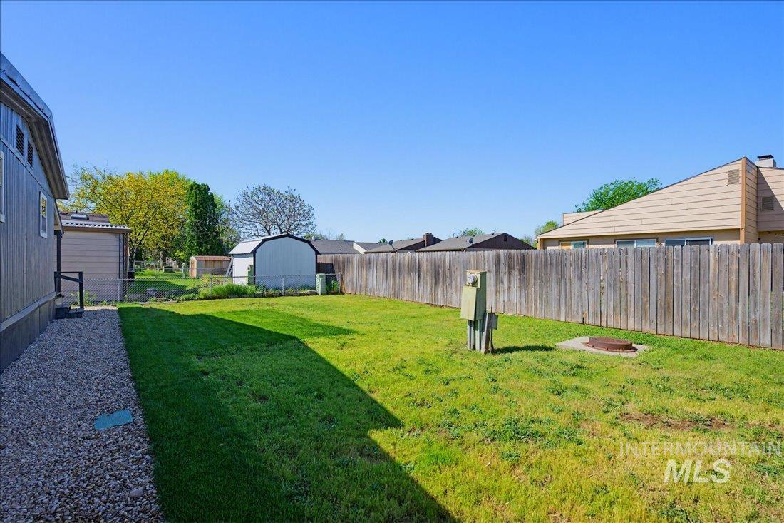 2737 N Carissa Ln, Boise, Idaho 83704, 3 Bedrooms, 2 Bathrooms, Residential For Sale, Price $179,000,MLS 98985637