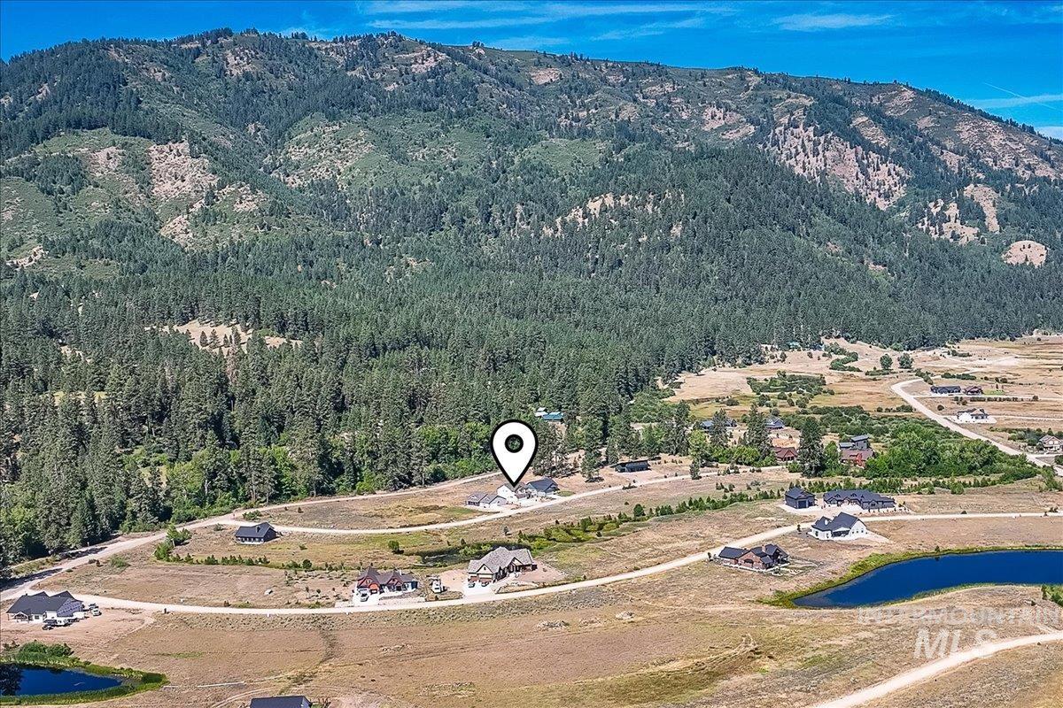35 Wapiti Court, Garden Valley, Idaho 83622, 4 Bedrooms, 2.5 Bathrooms, Residential For Sale, Price $649,900,MLS 98985638