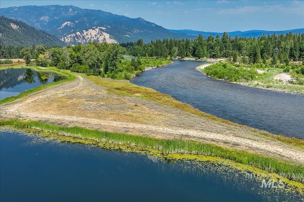 35 Wapiti Court, Garden Valley, Idaho 83622, 4 Bedrooms, 2.5 Bathrooms, Residential For Sale, Price $649,900,MLS 98985638