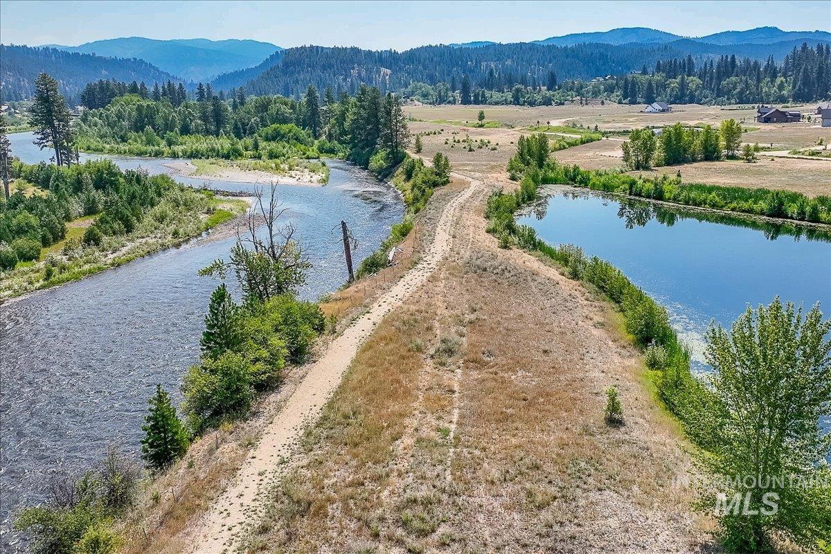 35 Wapiti Court, Garden Valley, Idaho 83622, 4 Bedrooms, 2.5 Bathrooms, Residential For Sale, Price $649,900,MLS 98985638