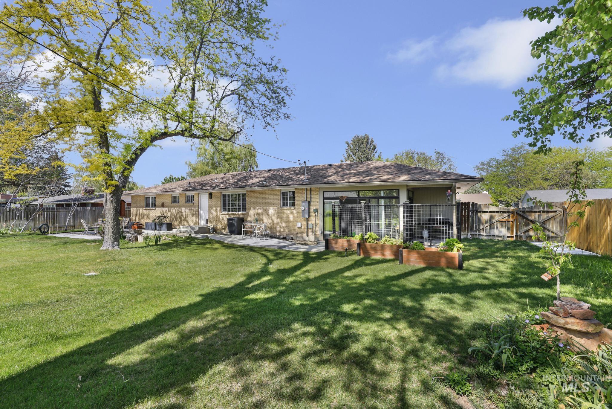 539 Rim View Drive, Twin Falls, Idaho 83301, 5 Bedrooms, 3 Bathrooms, Residential For Sale, Price $579,900,MLS 98985644