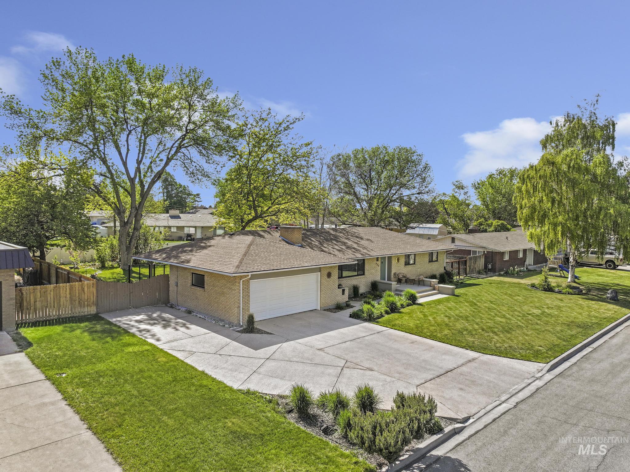 539 Rim View Drive, Twin Falls, Idaho 83301, 5 Bedrooms, 3 Bathrooms, Residential For Sale, Price $579,900,MLS 98985644