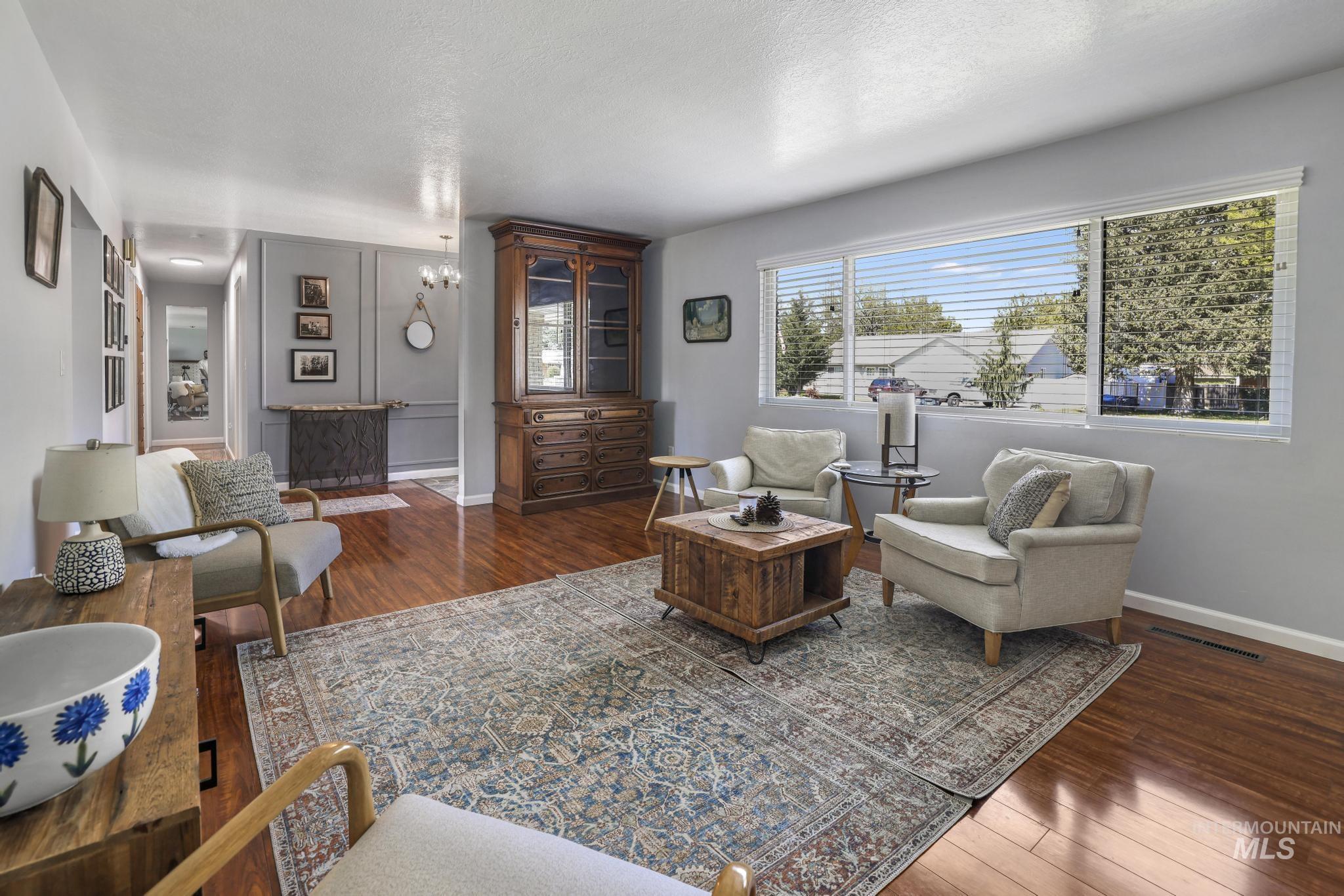 539 Rim View Drive, Twin Falls, Idaho 83301, 5 Bedrooms, 3 Bathrooms, Residential For Sale, Price $579,900,MLS 98985644
