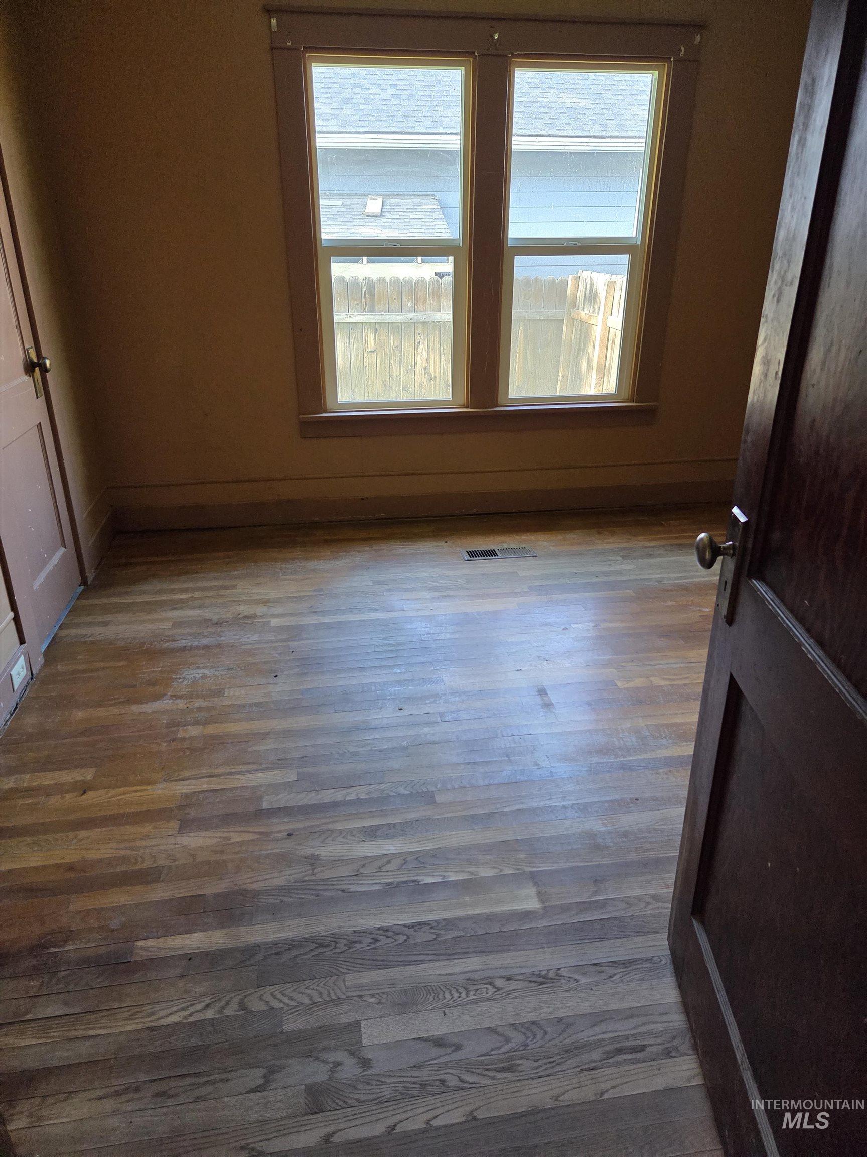 1059 State St, Weiser, Idaho 83672, 2 Bedrooms, 1 Bathroom, Residential For Sale, Price $200,000,MLS 98985646