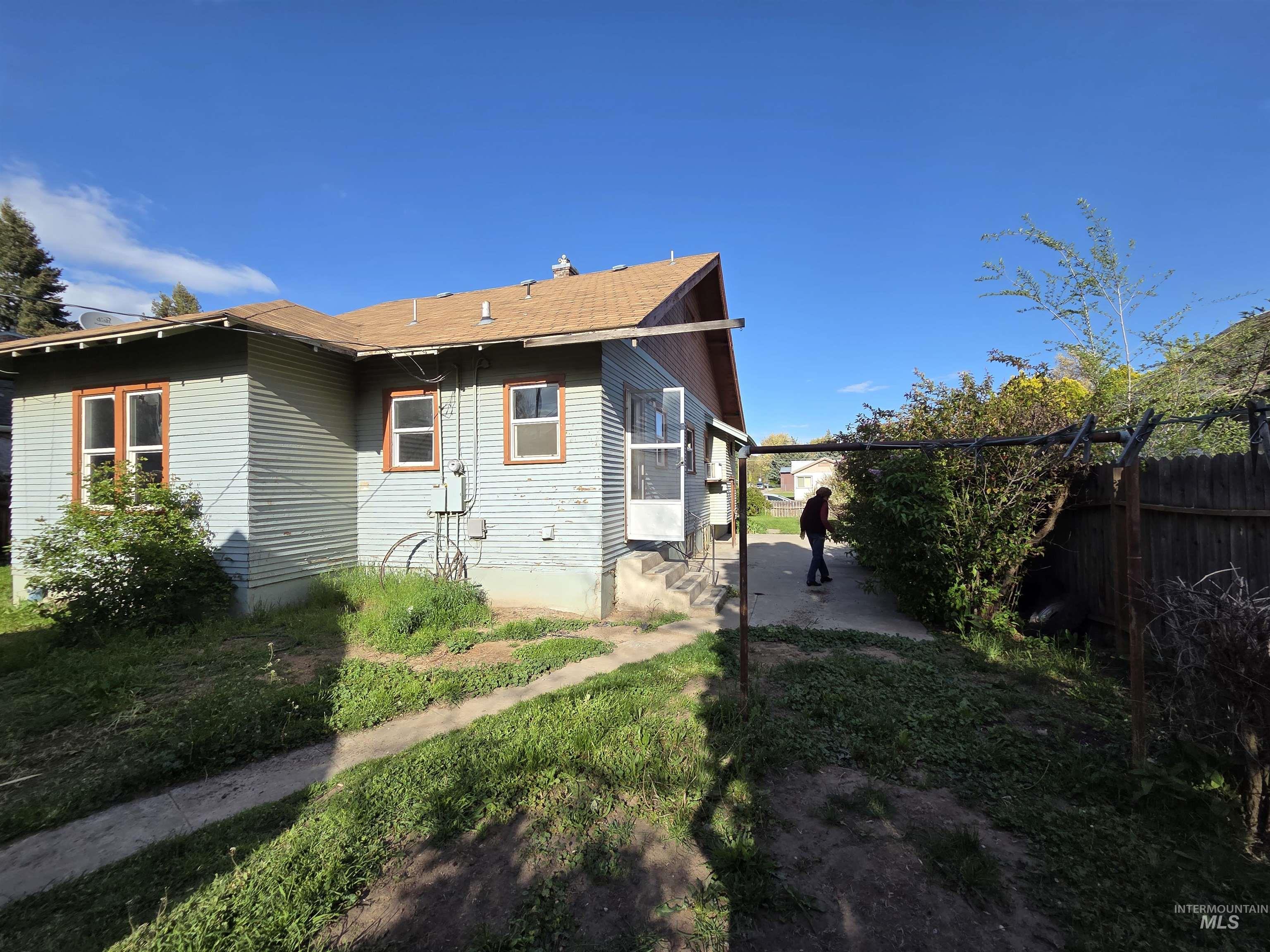 1059 State St, Weiser, Idaho 83672, 2 Bedrooms, 1 Bathroom, Residential For Sale, Price $200,000,MLS 98985646