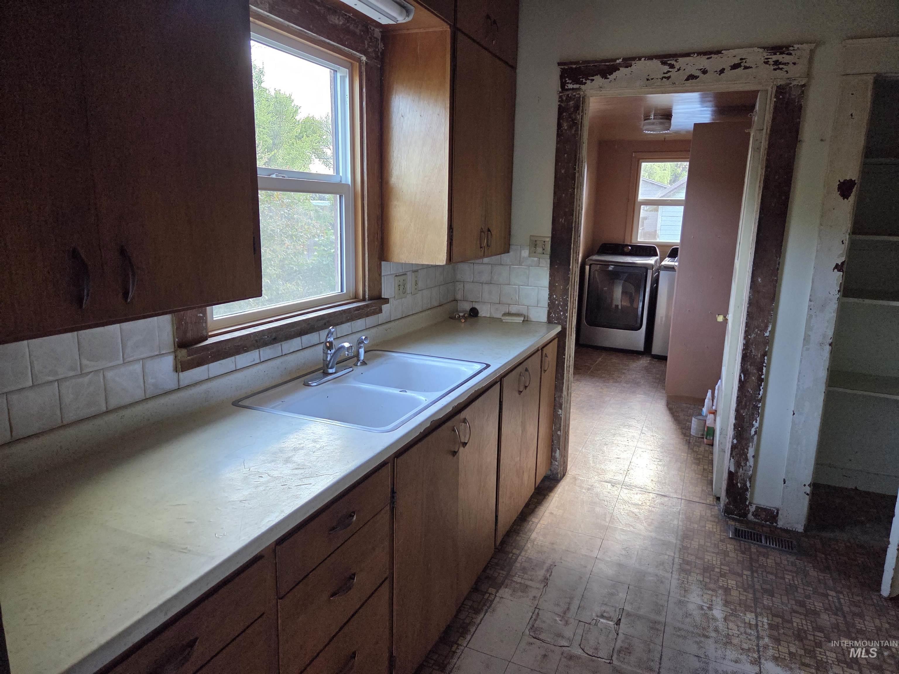 1059 State St, Weiser, Idaho 83672, 2 Bedrooms, 1 Bathroom, Residential For Sale, Price $200,000,MLS 98985646