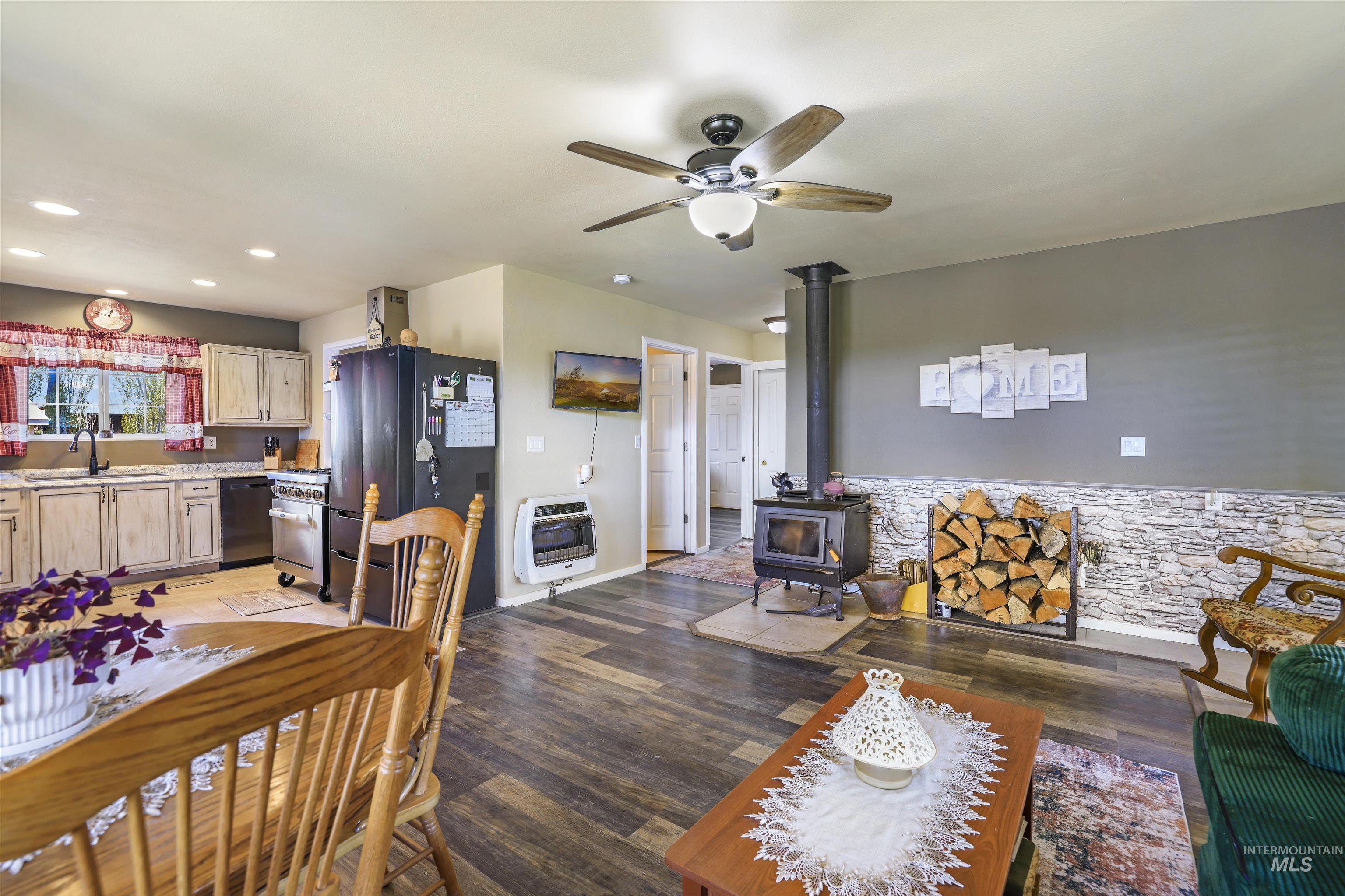 70 E Prairie Road, Prairie, Idaho 83647, 2 Bedrooms, 1 Bathroom, Residential For Sale, Price $276,000, 98985647