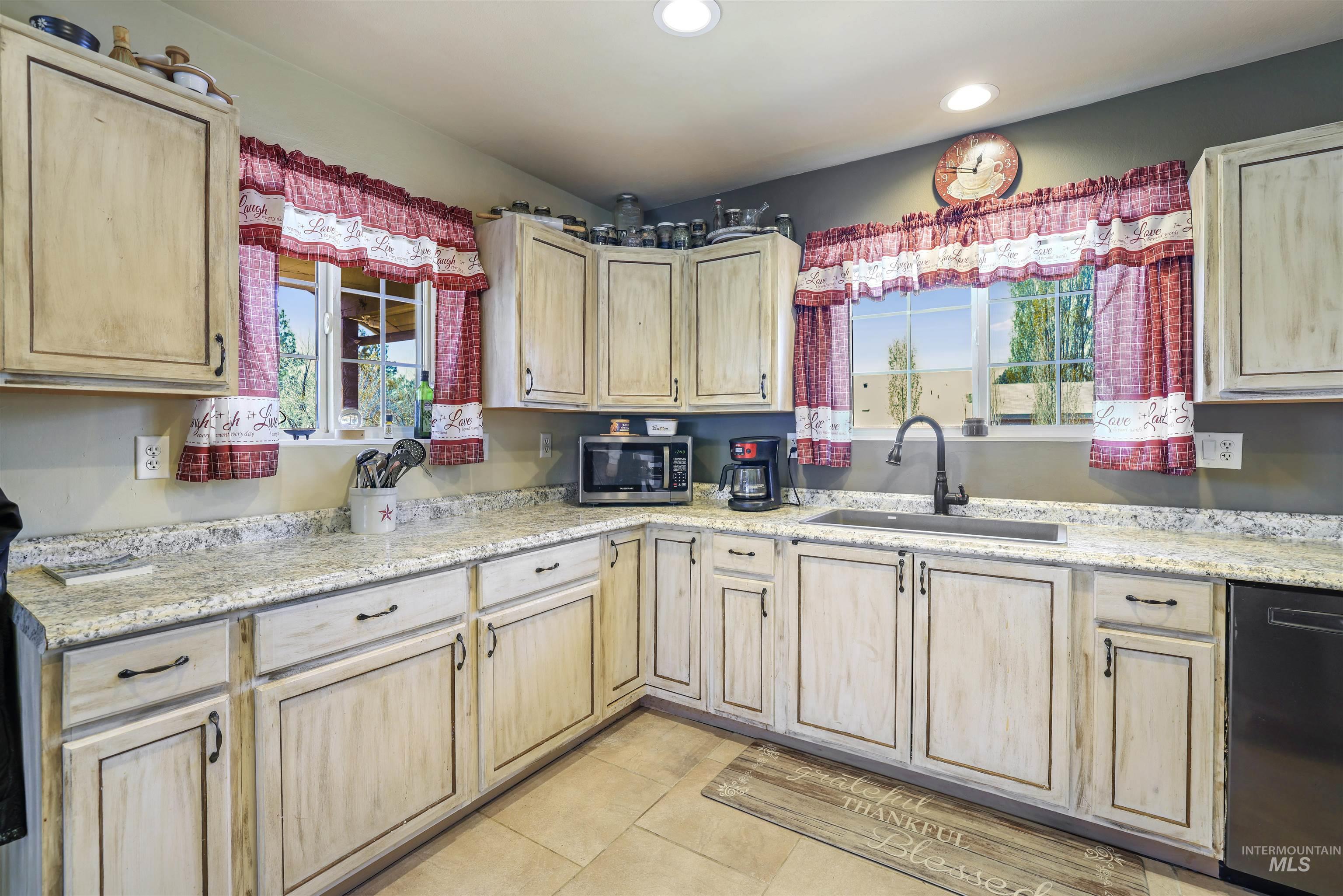 70 E Prairie Road, Prairie, Idaho 83647, 2 Bedrooms, 1 Bathroom, Residential For Sale, Price $276,000, 98985647