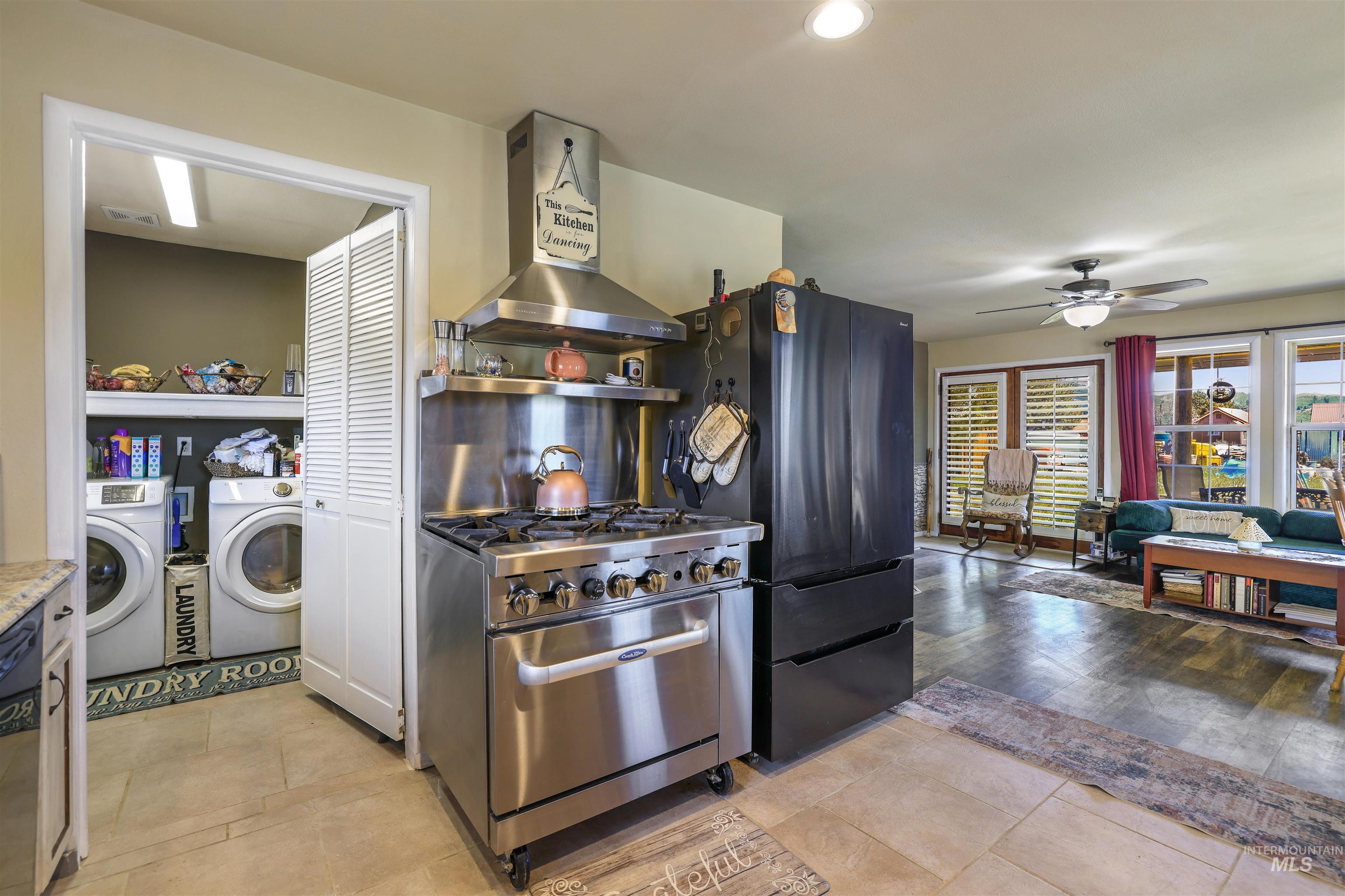 70 E Prairie Road, Prairie, Idaho 83647, 2 Bedrooms, 1 Bathroom, Residential For Sale, Price $276,000, 98985647