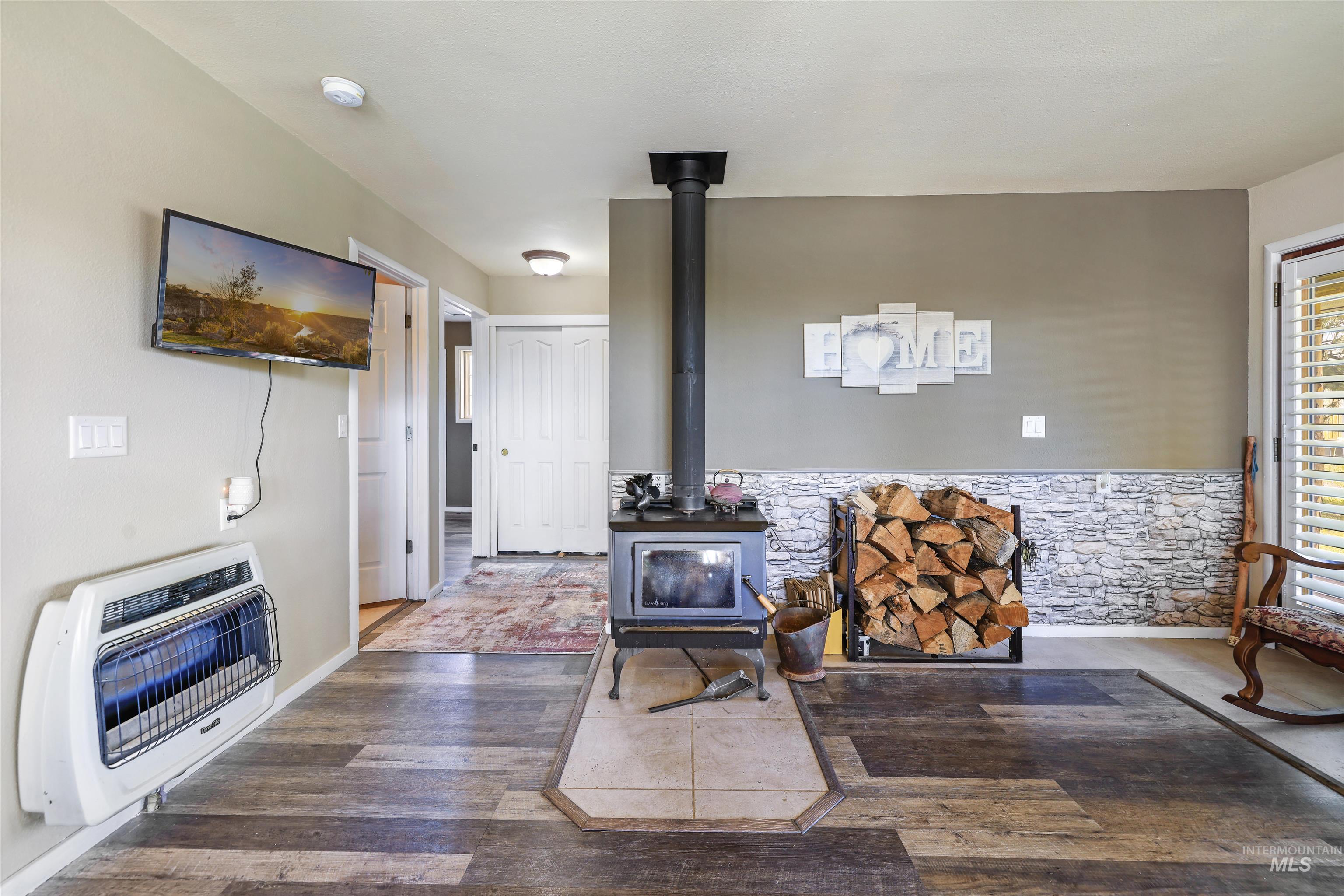 70 E Prairie Road, Prairie, Idaho 83647, 2 Bedrooms, 1 Bathroom, Residential For Sale, Price $276,000, 98985647