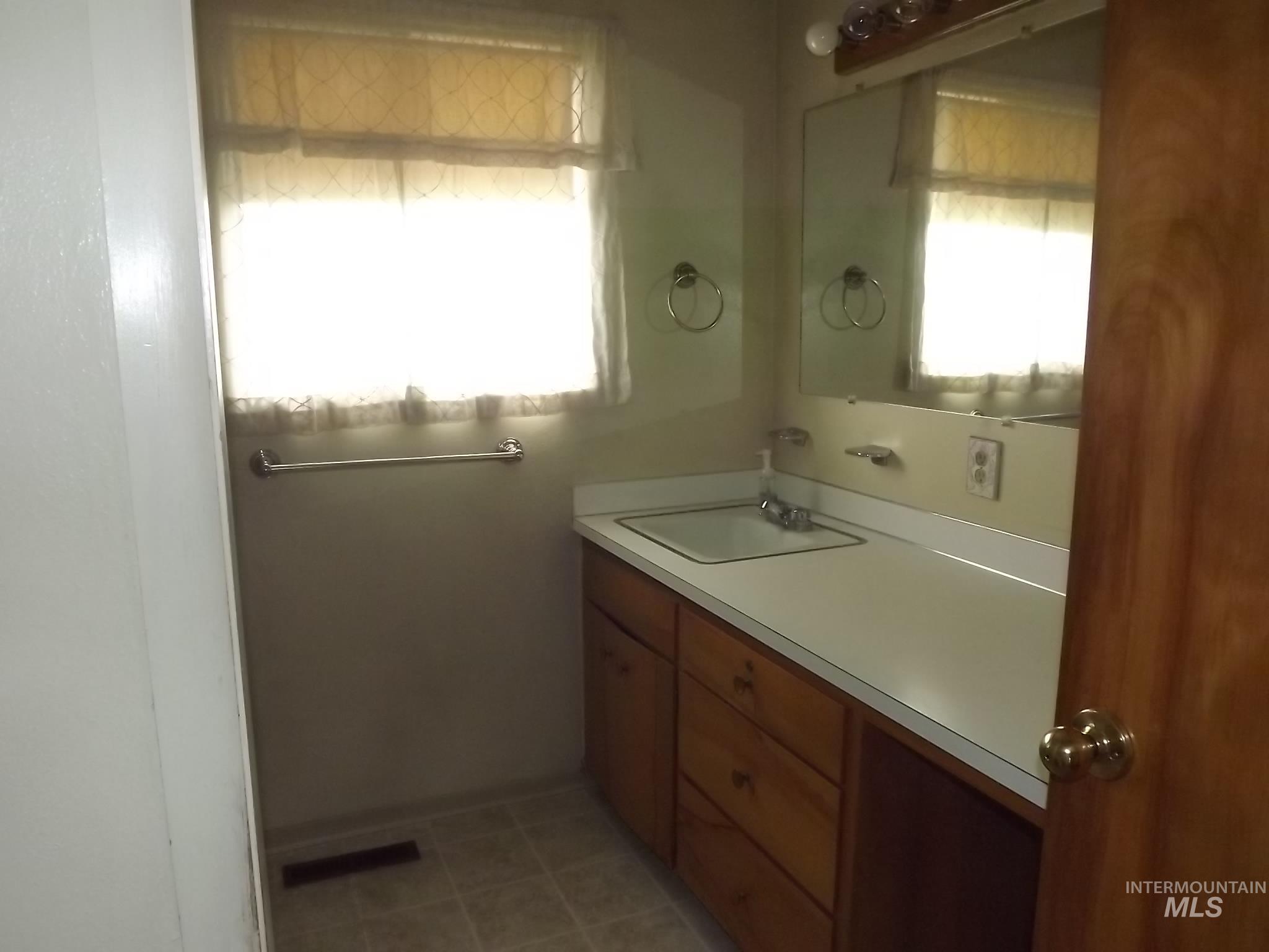 1114 Alder Avenue, Lewiston, Idaho 83501, 4 Bedrooms, 2 Bathrooms, Residential For Sale, Price $374,900,MLS 98985652
