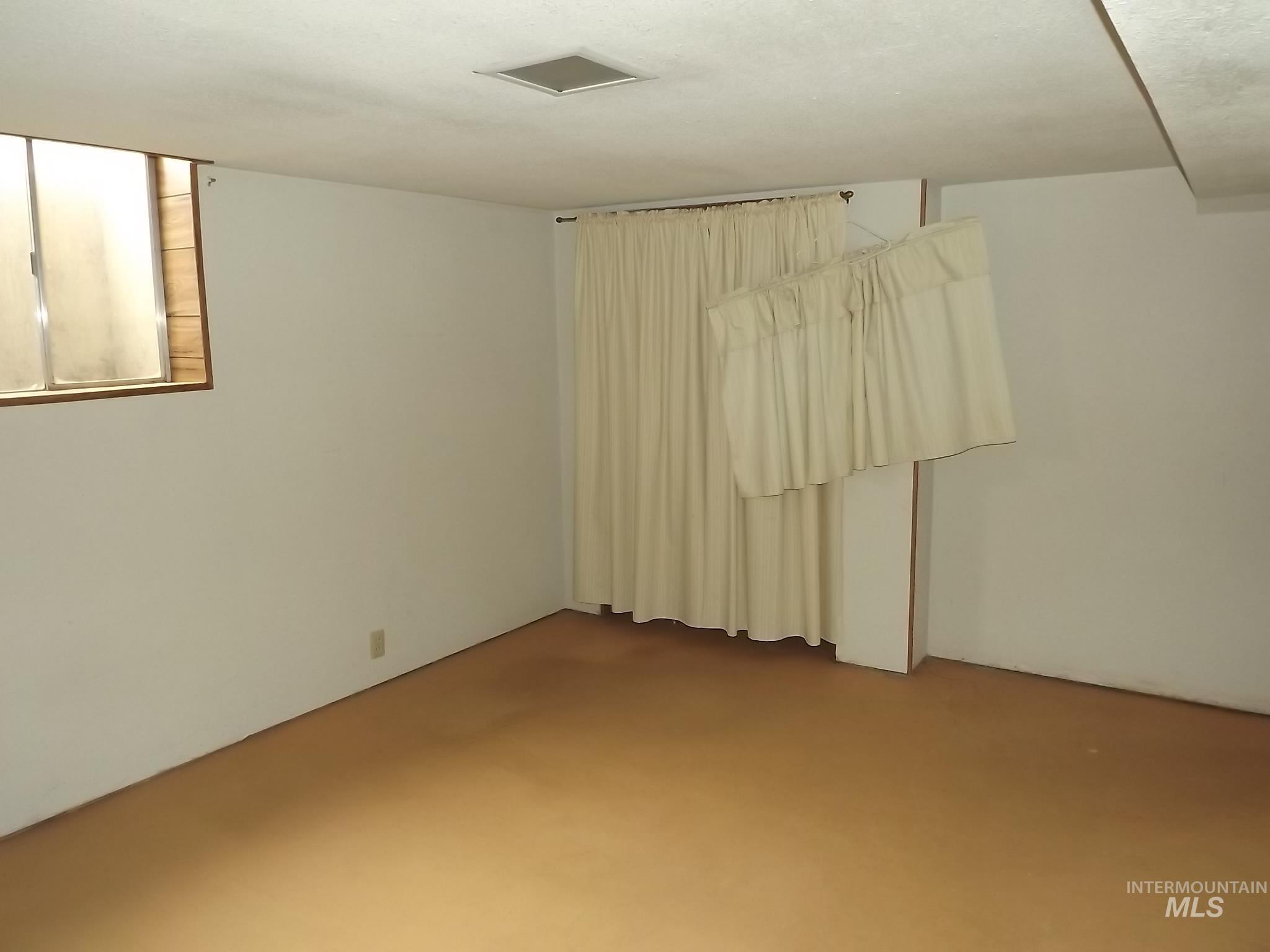 1114 Alder Avenue, Lewiston, Idaho 83501, 4 Bedrooms, 2 Bathrooms, Residential For Sale, Price $374,900,MLS 98985652
