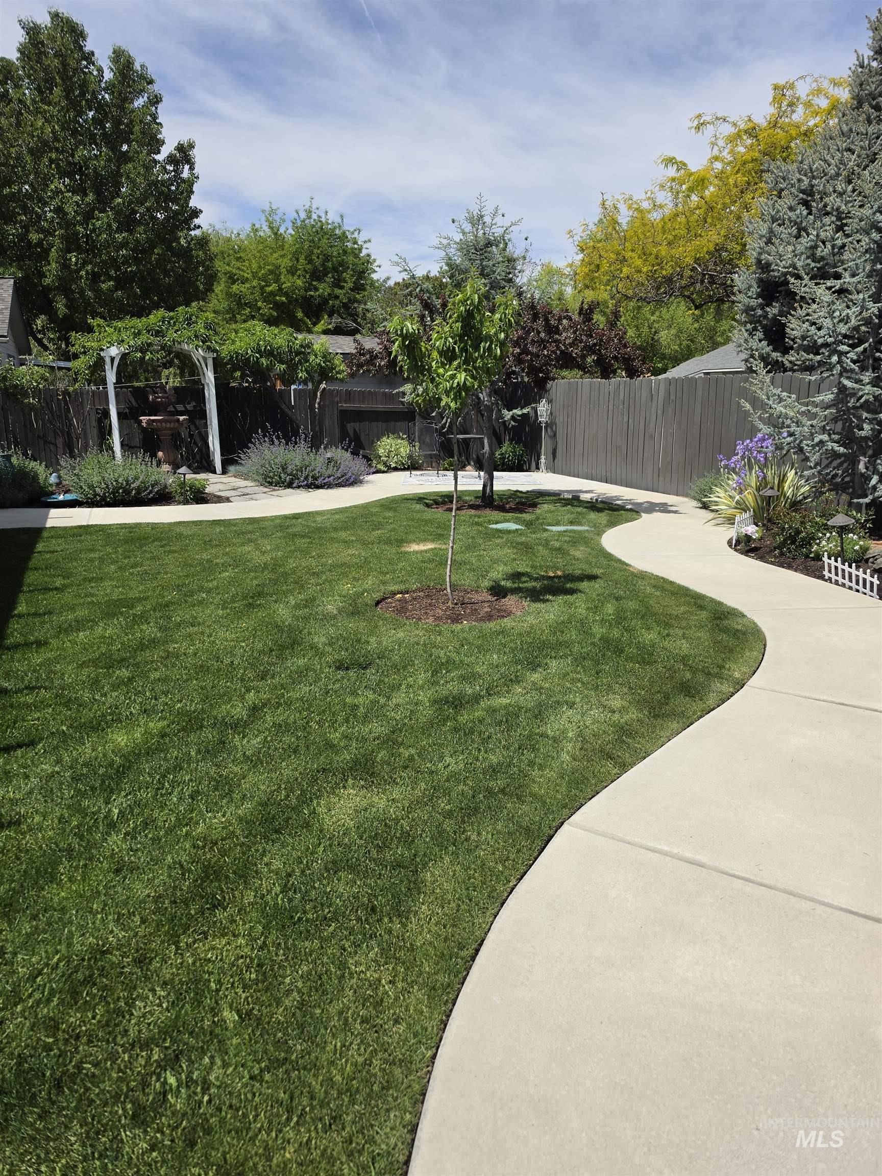 1418 E Sothesby Street, Meridian, Idaho 83642, 2 Bedrooms, 2 Bathrooms, Residential For Sale, Price $450,000,MLS 98985653