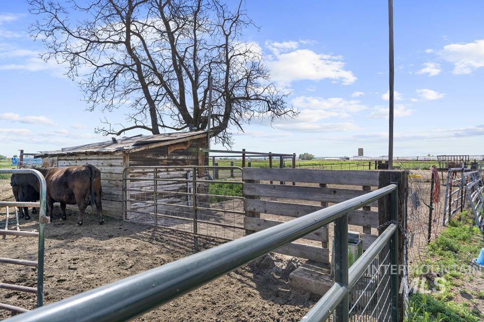 2091 SE 6TH, Fruitland, Idaho 83619, 3 Bedrooms, 2.5 Bathrooms, Residential For Sale, Price $859,000,MLS 98985654