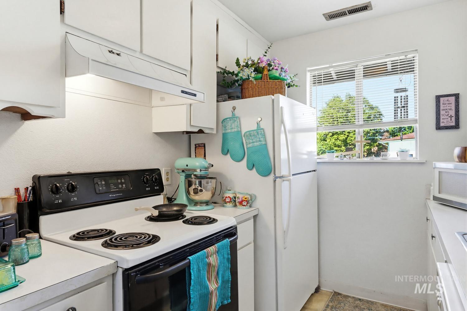 1129 S Hilton St, Boise, Idaho 83705, 2 Bedrooms, 1 Bathroom, Residential For Sale, Price $269,900,MLS 98985655