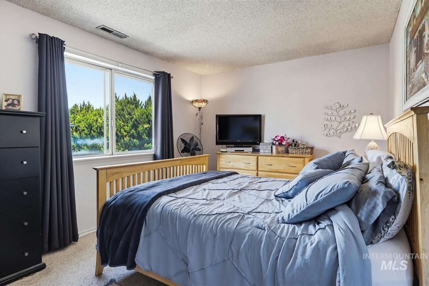 1129 S Hilton St, Boise, Idaho 83705, 2 Bedrooms, 1 Bathroom, Residential For Sale, Price $269,900,MLS 98985655