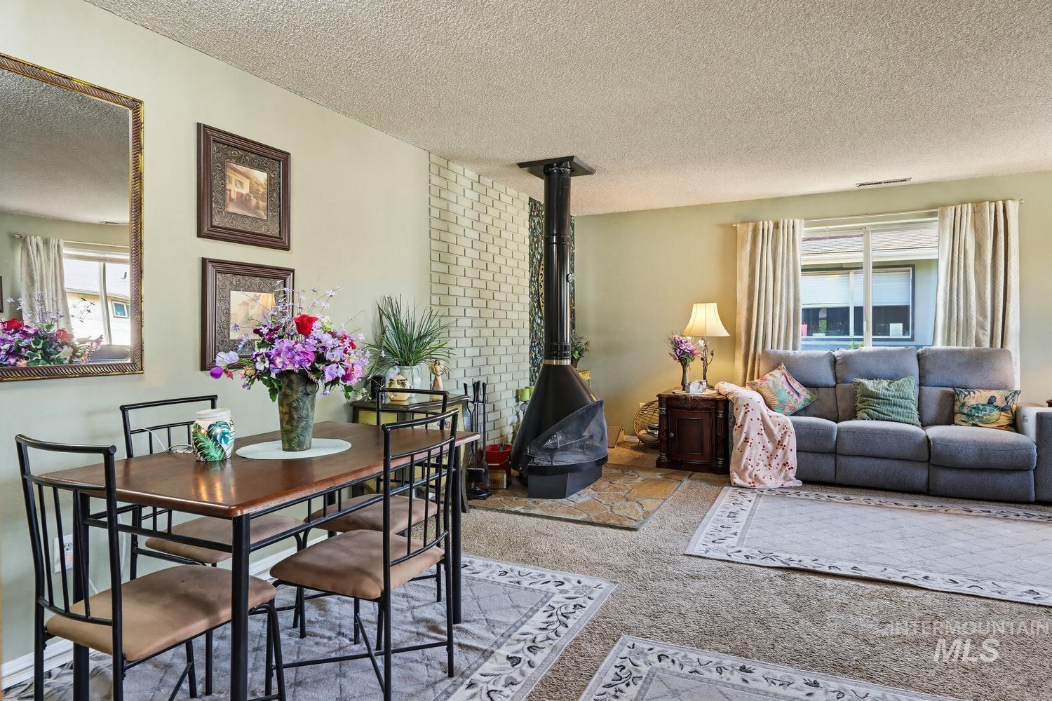 1129 S Hilton St, Boise, Idaho 83705, 2 Bedrooms, 1 Bathroom, Residential For Sale, Price $269,900,MLS 98985655
