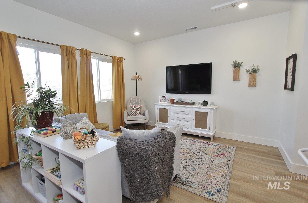 107 N Trifecta Lane, Nampa, Idaho 83651, 3 Bedrooms, 3 Bathrooms, Residential For Sale, Price $350,000,MLS 98985656
