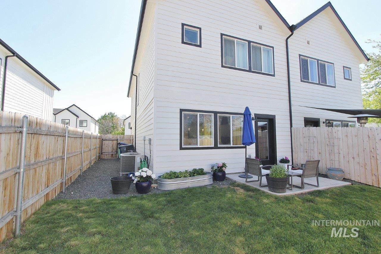 107 N Trifecta Lane, Nampa, Idaho 83651, 3 Bedrooms, 3 Bathrooms, Residential For Sale, Price $350,000,MLS 98985656