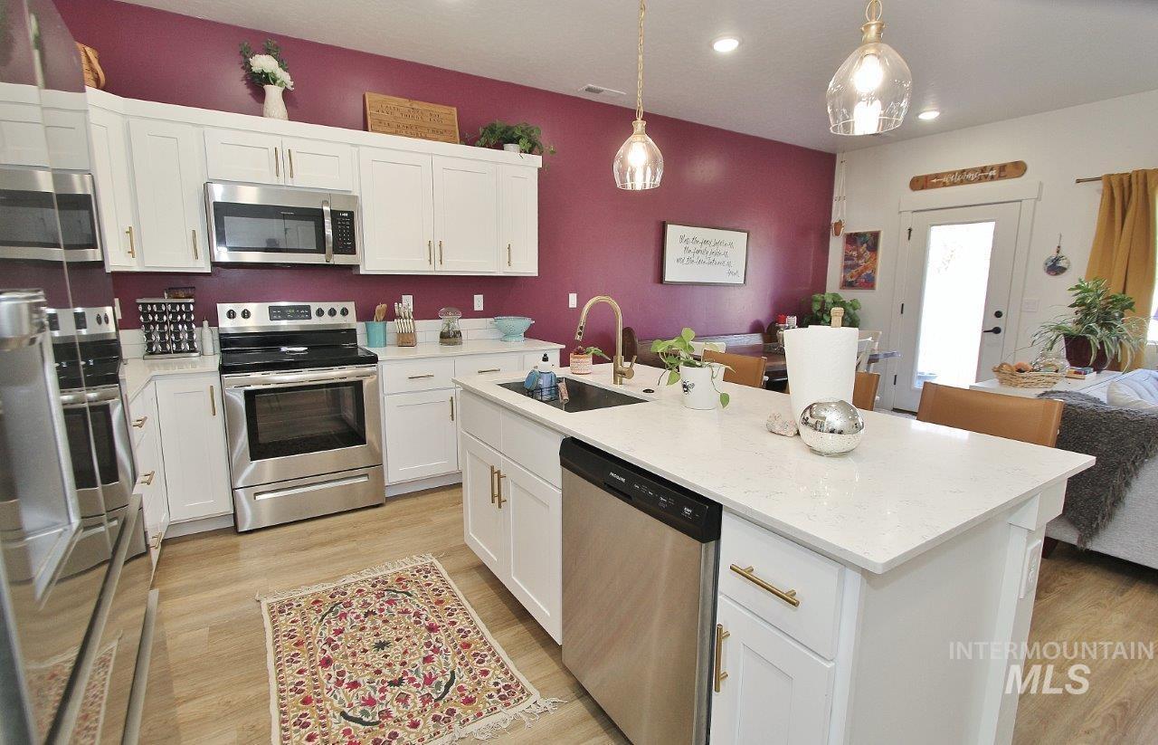 107 N Trifecta Lane, Nampa, Idaho 83651, 3 Bedrooms, 3 Bathrooms, Residential For Sale, Price $350,000,MLS 98985656