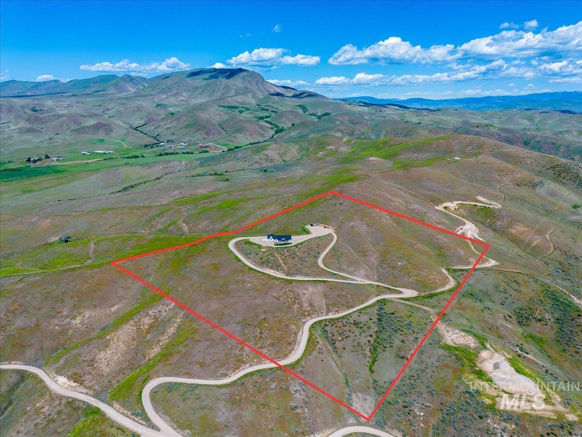 5251 Hidden Hollow Lane, Emmett, Idaho 83617, 4 Bedrooms, 4 Bathrooms, Residential For Sale, Price $1,699,900,MLS 98985657