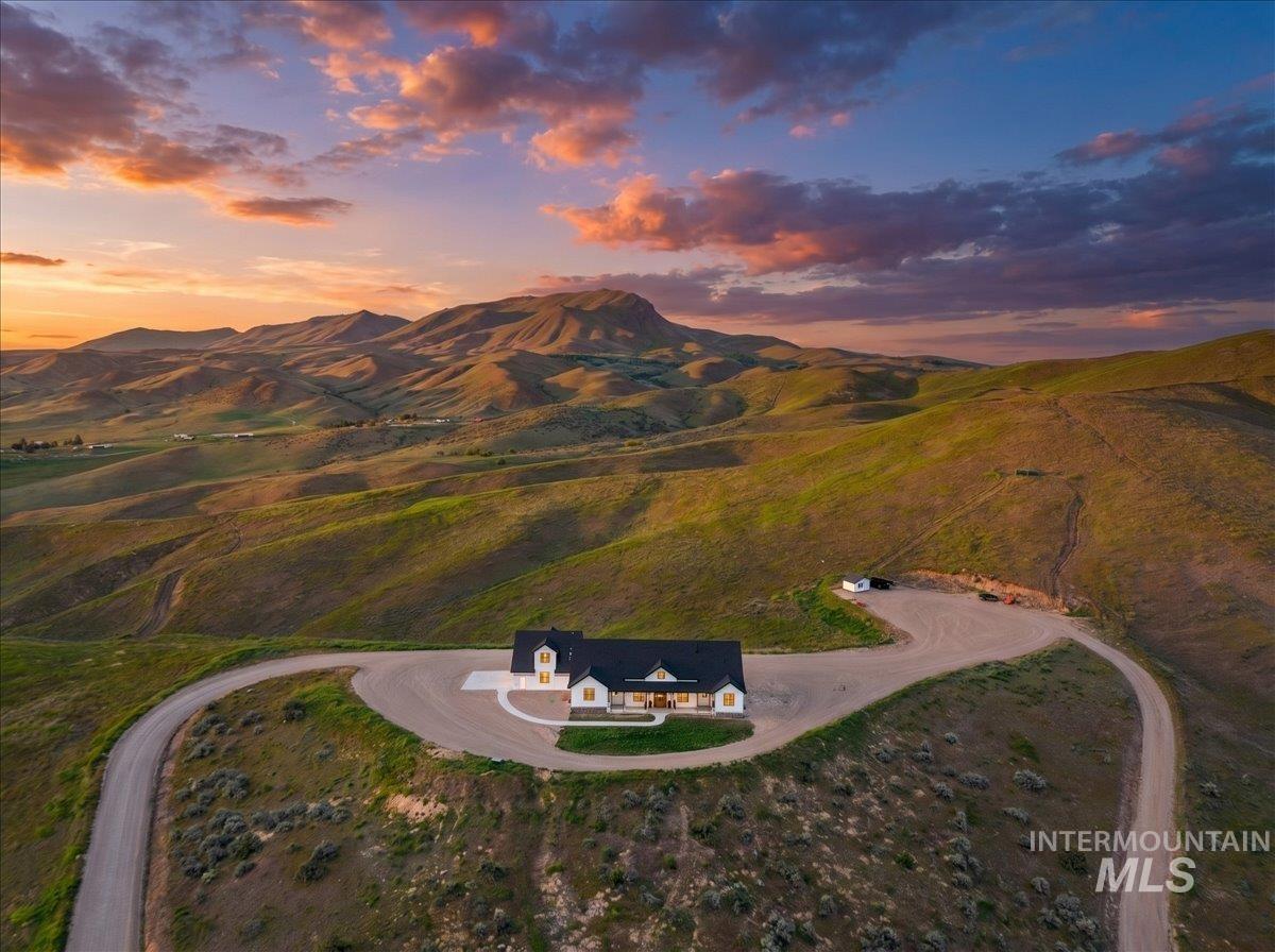 5251 Hidden Hollow Lane, Emmett, Idaho 83617, 4 Bedrooms, 4 Bathrooms, Residential For Sale, Price $1,699,900,MLS 98985657