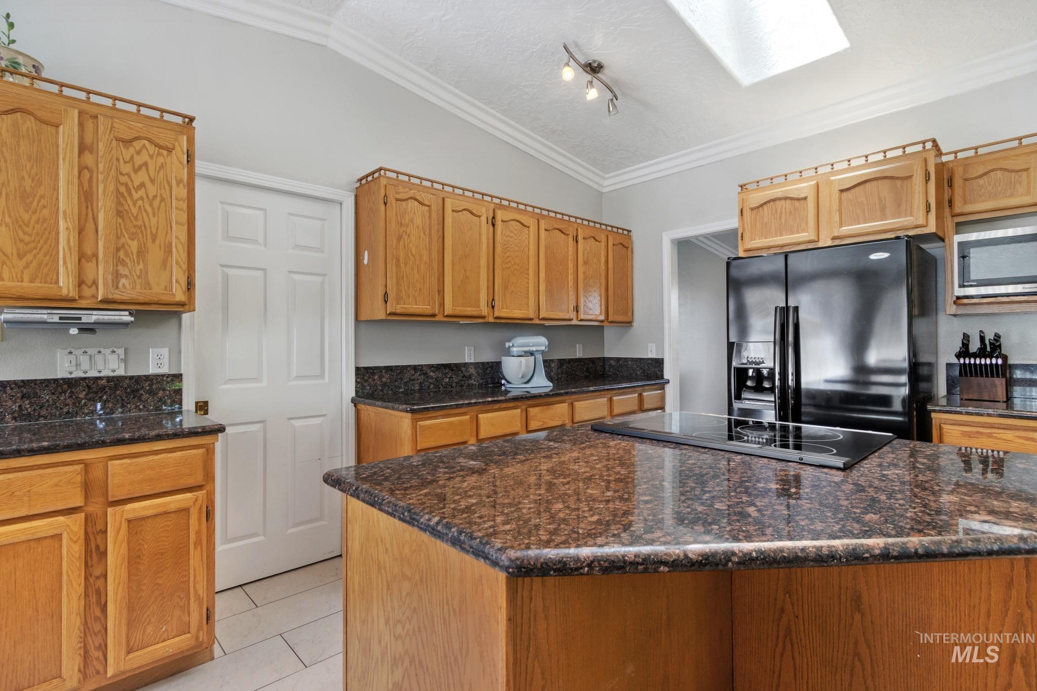 1720 N Aronmink, Meridian, Idaho 83646, 5 Bedrooms, 3 Bathrooms, Residential For Sale, Price $619,900,MLS 98985658